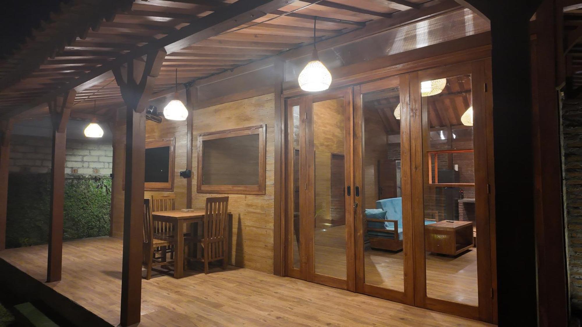 Private Joglo In Heart Of Sanur Villa Room photo